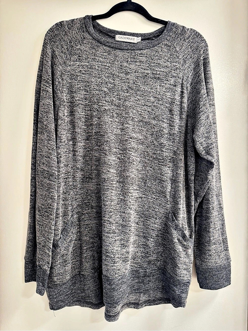 Gallery Women's Gray Long Sleeve Top Like New